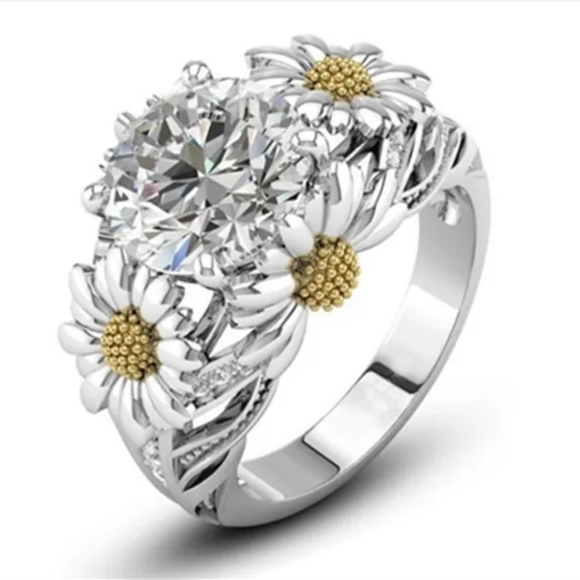 New Round Cubic Zirconia Daisy Silver Ring. - Picture 5 of 10